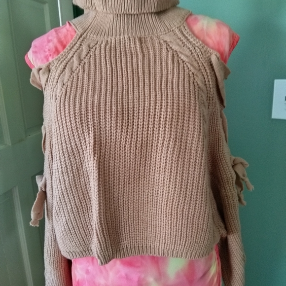 New Sz S/M cable knit turtle neck crop crisscross sleeves cold shoulder sweater - Picture 2 of 14